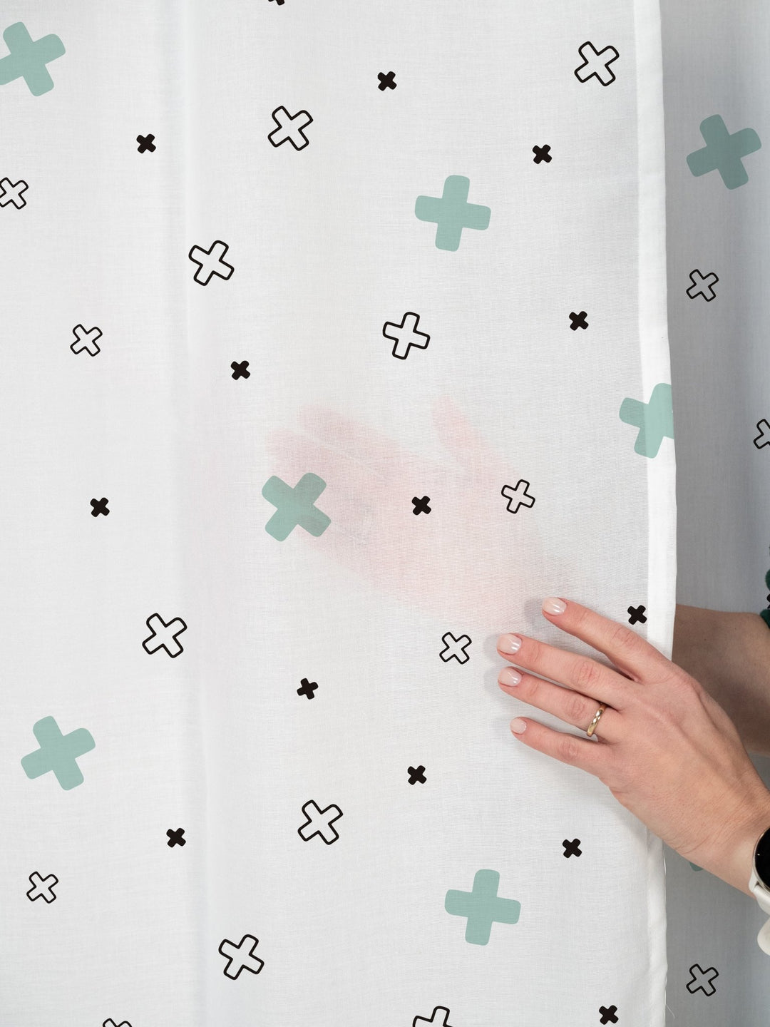 Visillo translúcido Play Menta con motivo juvenil - sokios-CORTINA200618S8935