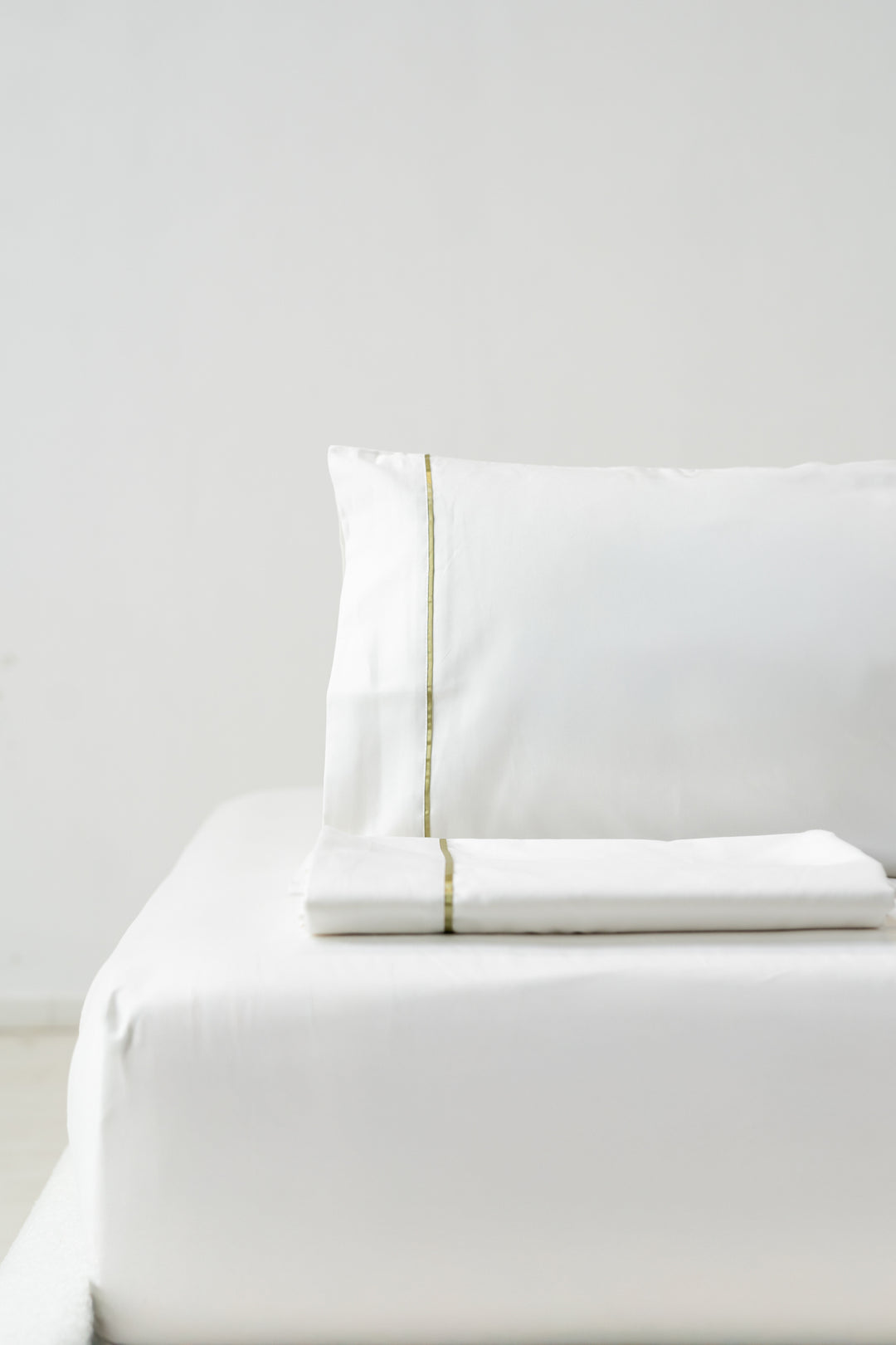 Funda almohada Premium Algodón Satén 400 hilos con detalle en verde