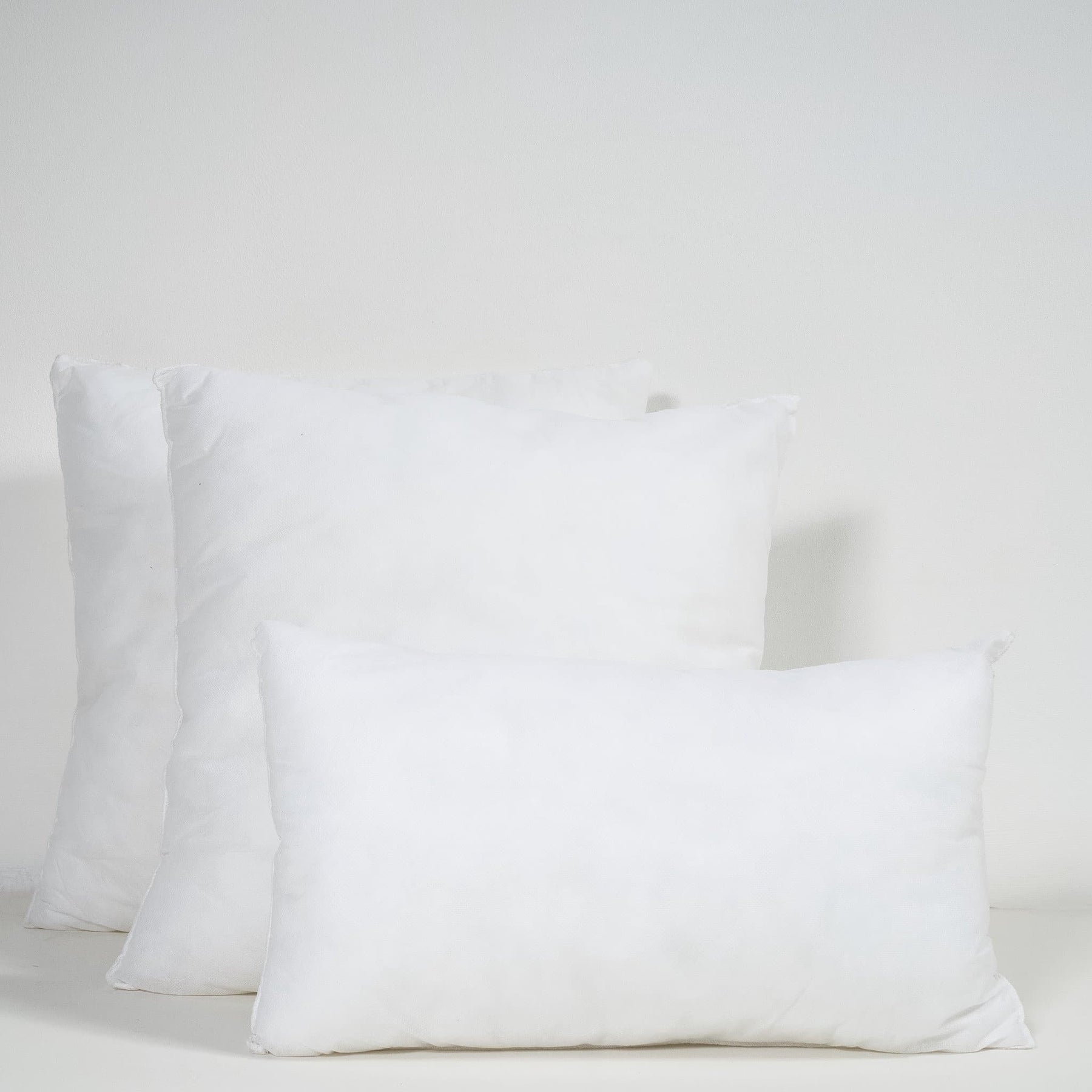 Soaoo Paquete de 30 rellenos de almohada de 18 x 18 pulgadas, juego de  cojines cuadrados blancos a granel para cama y sofá, decorativos para